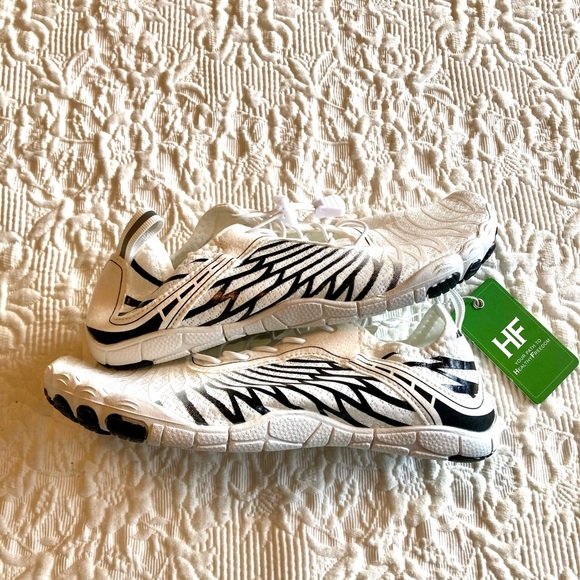 NWT Women’s HIKE Footwear - Picture 5 of 15